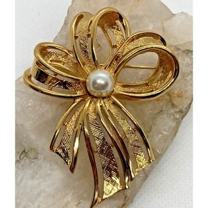 Vintage Napier Signed Bow with Faux Pearl Gold Tone Brooch Pin Organic Shape